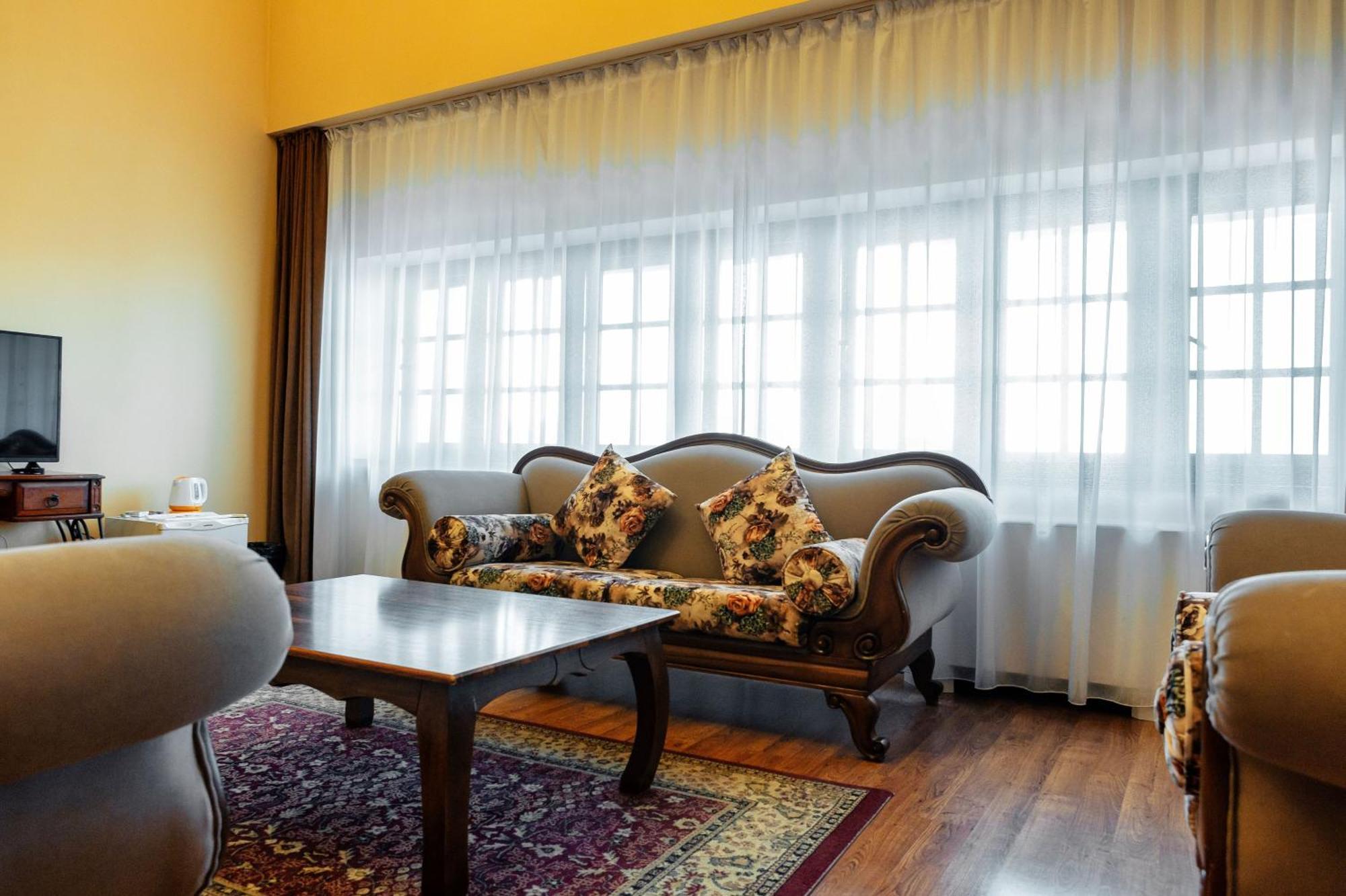 Park Hotel Kokshetau ชูชินสก์ ภายนอก รูปภาพ