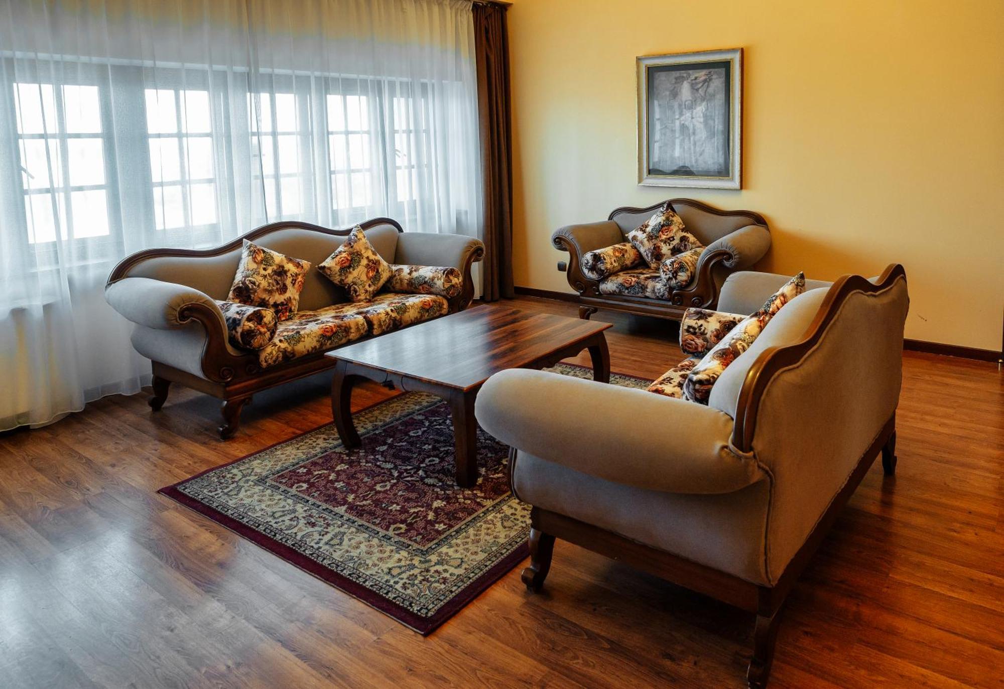 Park Hotel Kokshetau ชูชินสก์ ภายนอก รูปภาพ